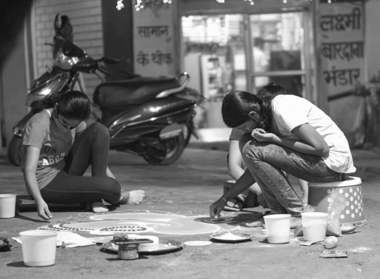 Vergleich zwischen traditionellen und digitalen Zeichentechniken